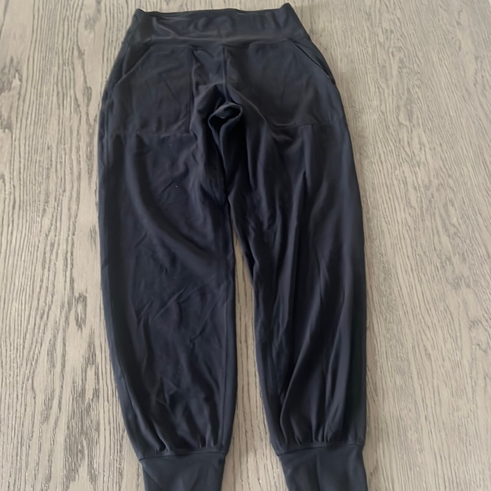 Lululemon black joggers size 6